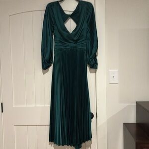 Vici Emerald keyhole back dress